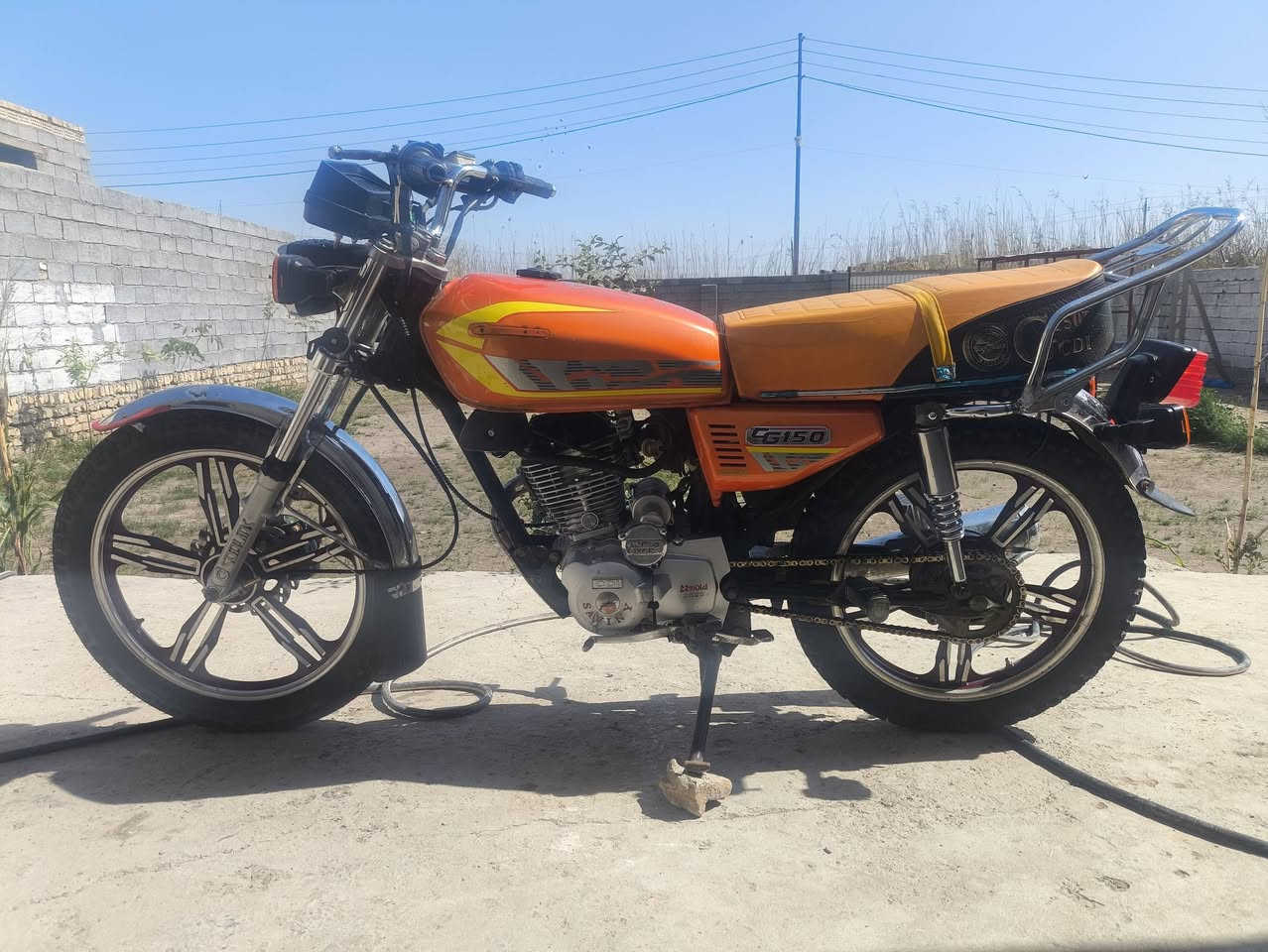 دراجه ايراني سيفان5 كير موديل 2023 مكفوله من كلشي
توايرها نضيفات بريكاتها زينه  كهربائيات كلها شغاله  مابيها اي نقص تشغل وتطلع سعر 380 وبيها مجال مكاني بغداد بشعلة رقمي ***********
