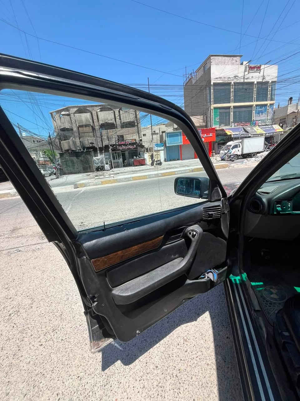 BMW525 كير عادي مسكر
مديل 1992
رقم بغداد بسمي 
سياره نضيفه  وبدون ضربه

بيها نواقص بسيطه سعر 46 وبيها مجال 
العنوان بغداد الحريه واتساب ***********
