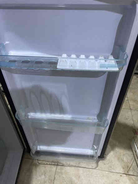 ثلاجه استخدام ١٠ايام فقط بعدها بجبس كامله من كلشي سعرها ١٣٠وبيها مجال العنوان الديوانيه جمهوري بدايه شارع سالم  ***********
