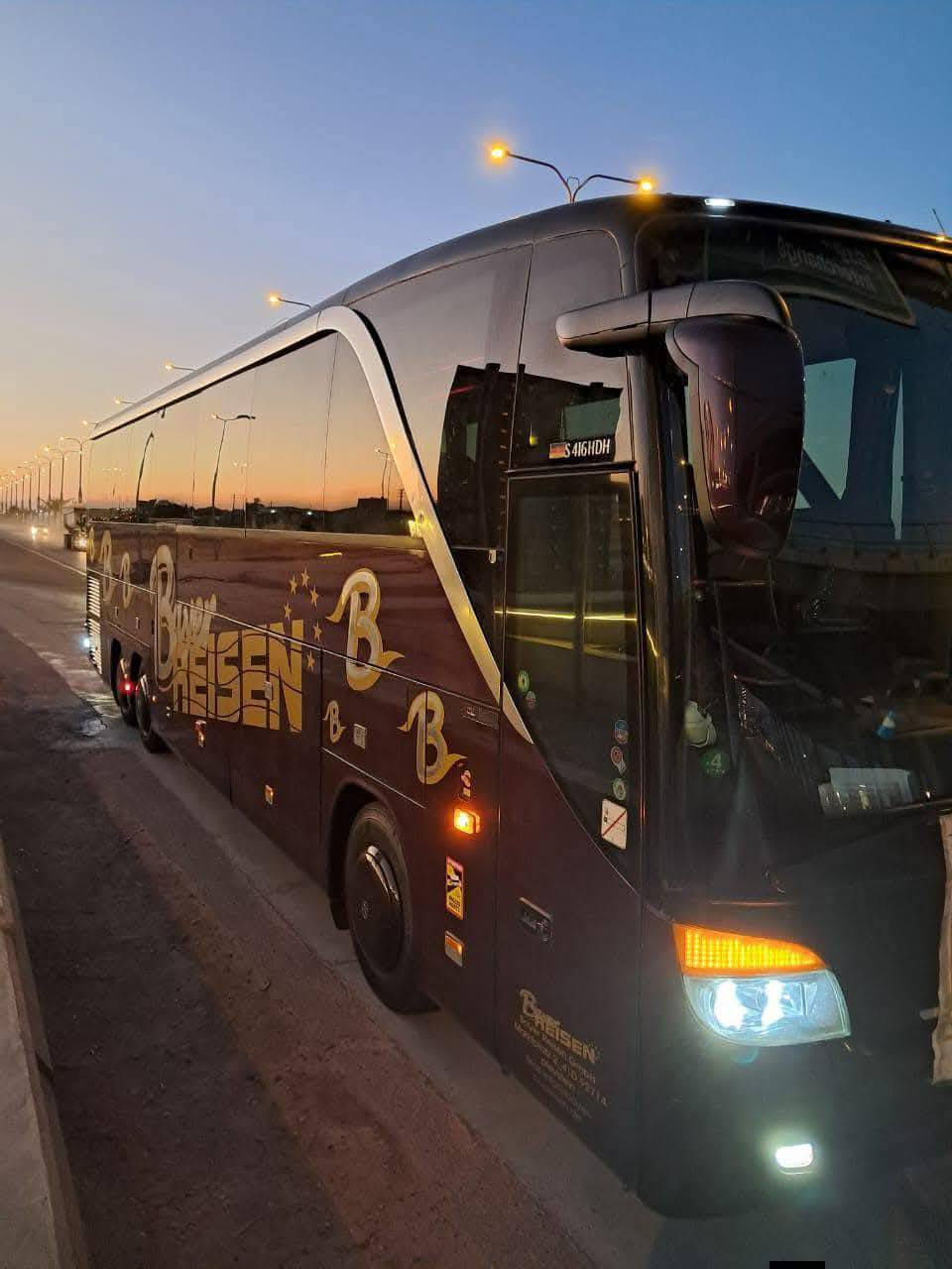 السلام عليكم سترا ام السيوف للبيع 55 نفر حجم 416 مكينه 8 موديل 2005 كير عادي دخول جديد تبريد بيوايدي تخم تاير ويلات جوبلسات السيارة جاهزه وخير من الله وتقديم جديد للمرور *********** تحياتي للجميع
