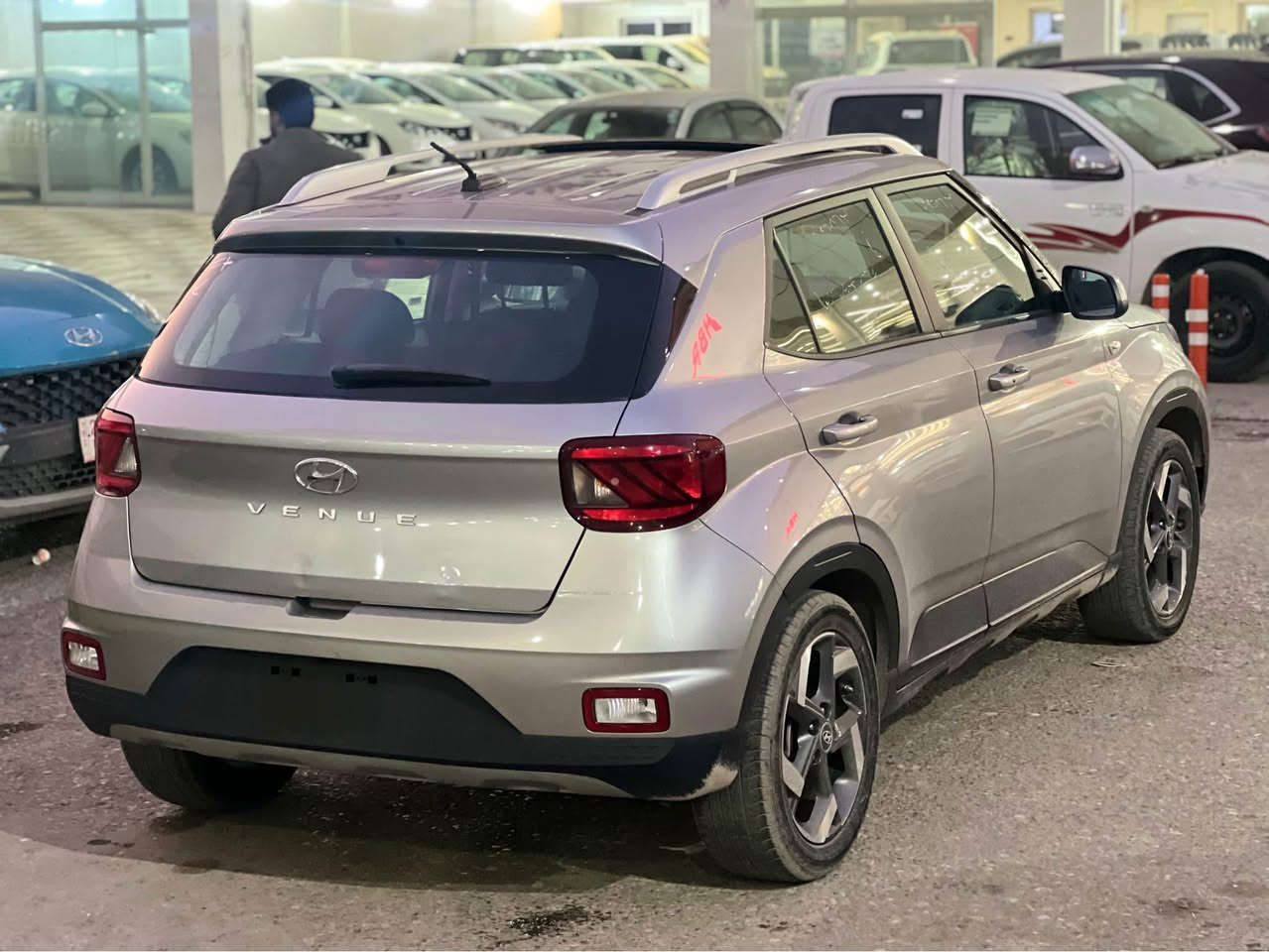 هوندا فينو 2024 
مواسفات فول 
سيلايت 
بصمه 
شاشه الكتروني 
حساس 
رادار 
تحديد سرعه 
تحكم سترين 
كوشن هيتر 
بعد بيها هواي مواسفات 

سياره شبر بولند سبغ فقد بدون داخلي 
سعر / 130 و مجال 
عنوان اربيل شارع 100-معرض سردار هسنى 
اتصل رقم /*********** أربيل, العراق
