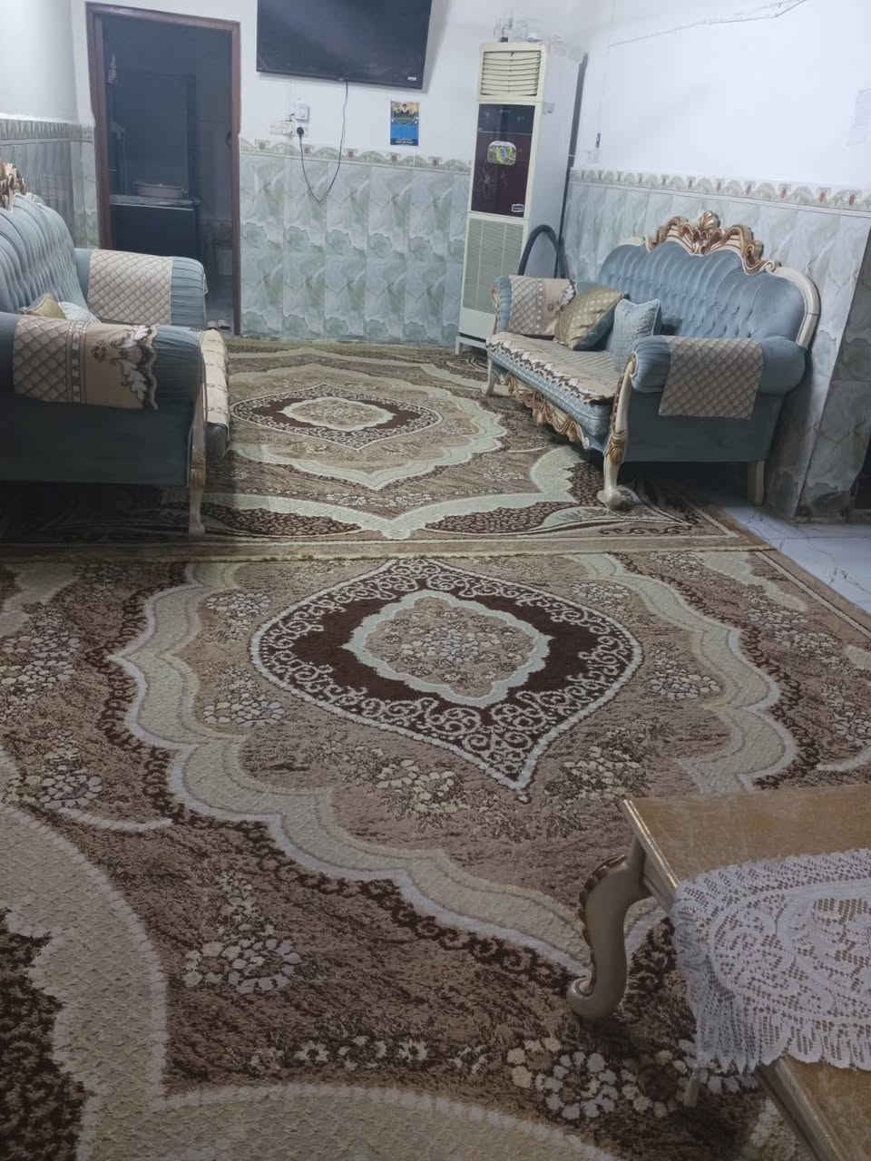دااار تطلوووعه مساحه 100متر حي ميسان قطاع 23علساحه 
طابقين البيت 3غرف نوم 2صاله استقبال مطبخ صحيات عدد 3تطلووووعته 60مليون مع المجال مطلوب 86الاستفسار مكتب الجبوري للعقار ***********
وات ساب بلخدمه حالين بي رهااان
