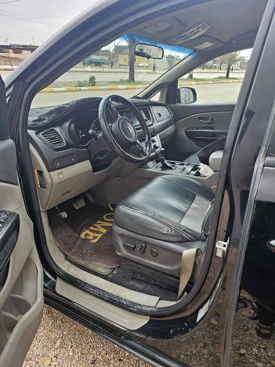 سيدونا موديل 17رقم شمالي لون اسود الضرر 3قطع بدون داخل أيرباك سليم منظومة زنون حتى موصفات LX كشن كهرباء مانع انزلاق السعر 160وبيها مجال للتواصل ***********
