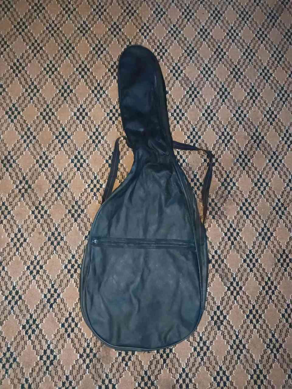 عود سوري بي نقص وتر واحد للبيع 100 قفل كربلاء طوريج ***********
