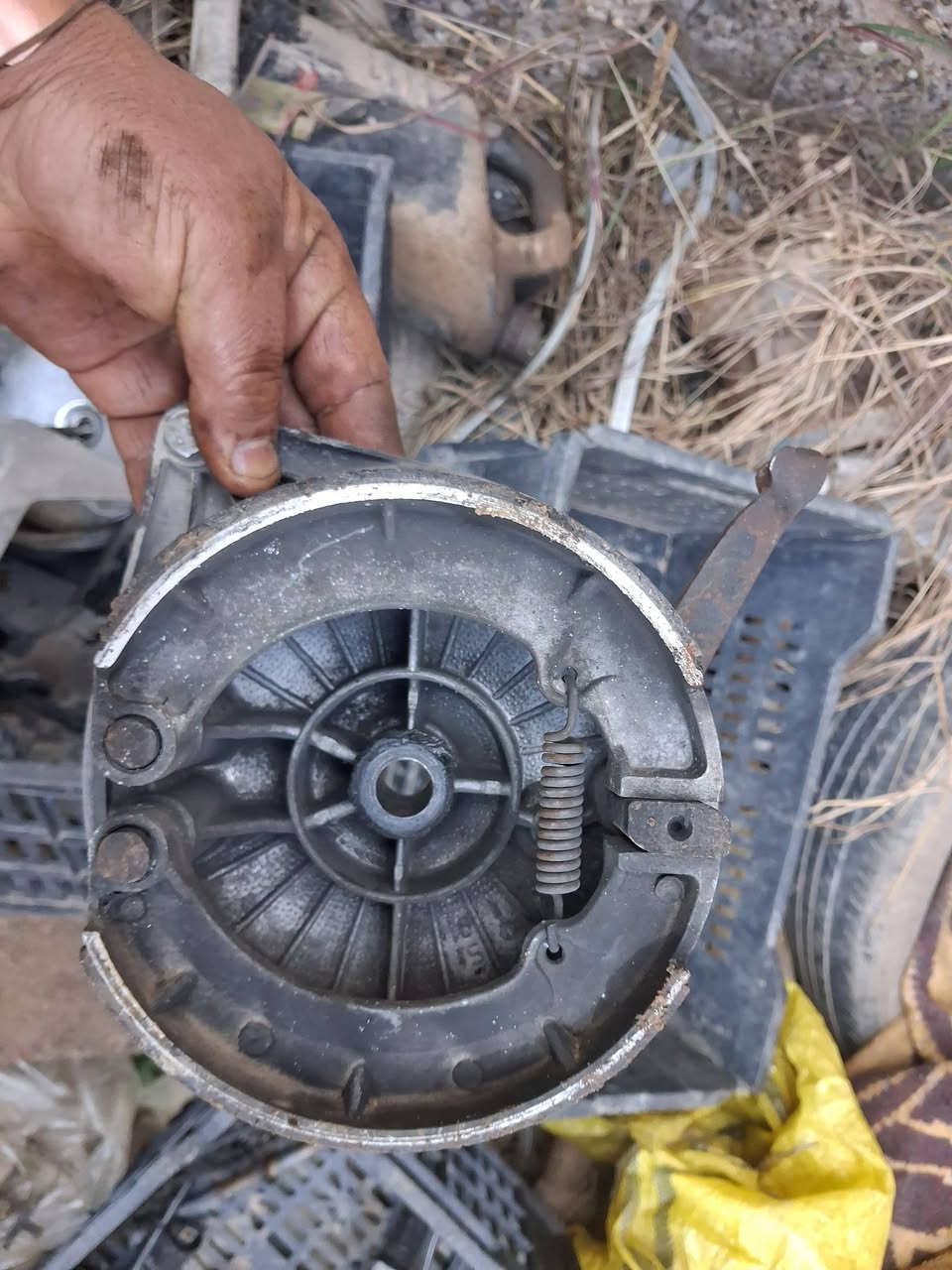 سلام عليكم للبيع طبلة بريك خلفي الماني السعر  ٣٠مكاني فلوجة هاتف ***********يوجد توصيل جميع محافظات من رخصت مدير الكروب المحترم
