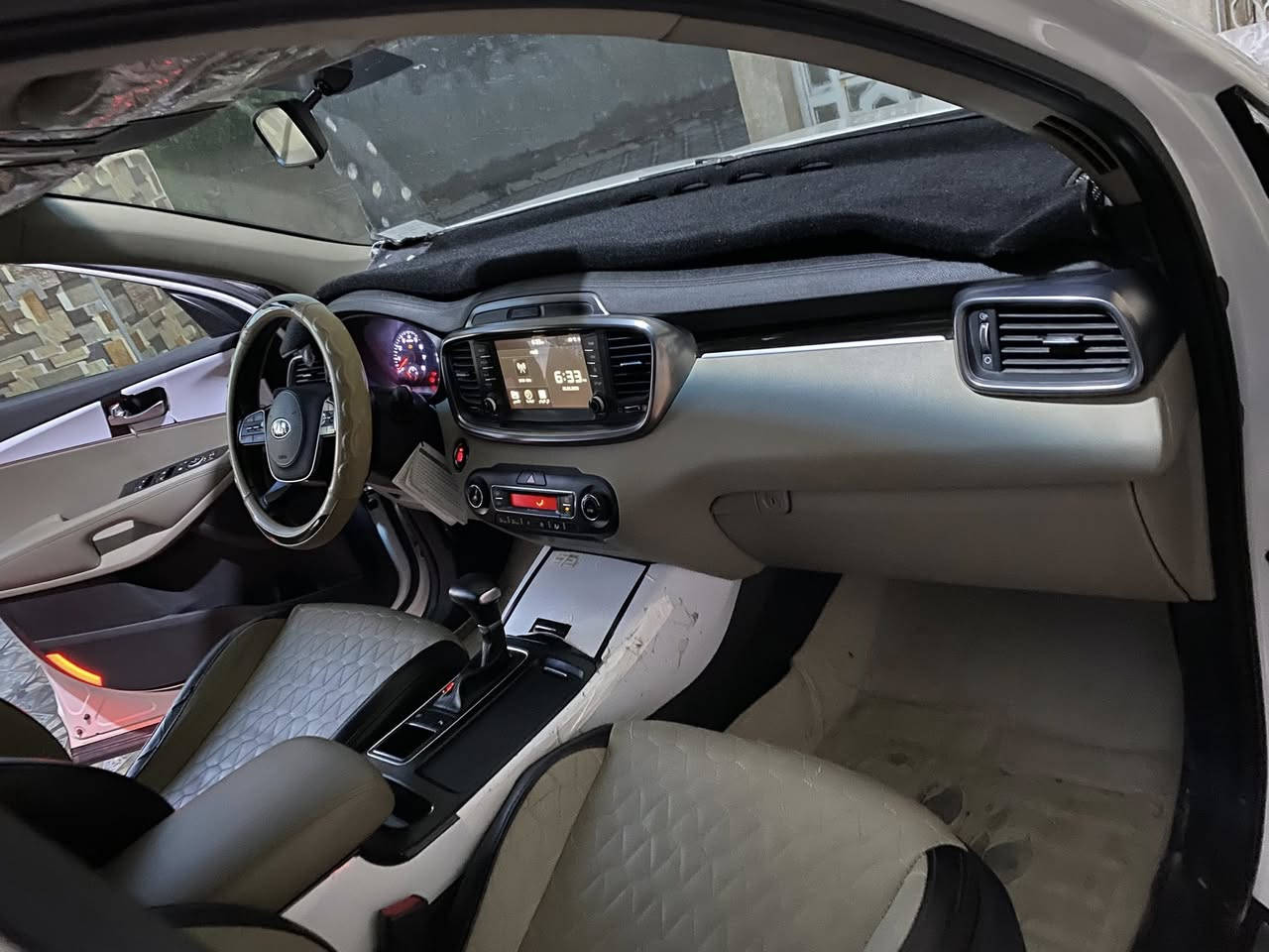 السلام عليكم كيا سورنتو للبيع لون ابيض 
موديل 2020 وارد خليجي مكفوله من ضربه سياره علئ وضع الشركه كتلوكاته كامله موصفاته
سياره بصمه 
مري شفط 
تحكم مقاعد 
مثبت سرعه 
تحكم ستيرن جهتين 
جنطه كهربائيه شفط 
بردات خلفيه شركه 
رقم انكليزي بابل 
مقاعد خلفيه غير مستخدمه 
ماشيه 71 حقيقي مكان السياره بابل محاويل تحويل مباشر  السعر 285ورقه بيه مجال 
للستفسار الاتصال علئ هذه الرقم ***********
