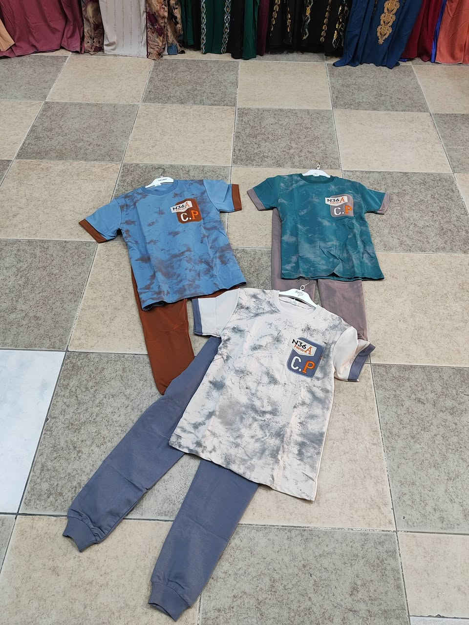 تراك ولادي محير تركي عرض ب13الف  قياس 14×20 عنوان الرمادي تاميم شارع ام عمار مجاور صيدليه اسبرين لحجز ***********قناه واتس ‏تابع قناة ازياء السعادة في واتساب: https://whatsapp.com/channel/0029VbBfXc4EwEjnPVucxA3b
