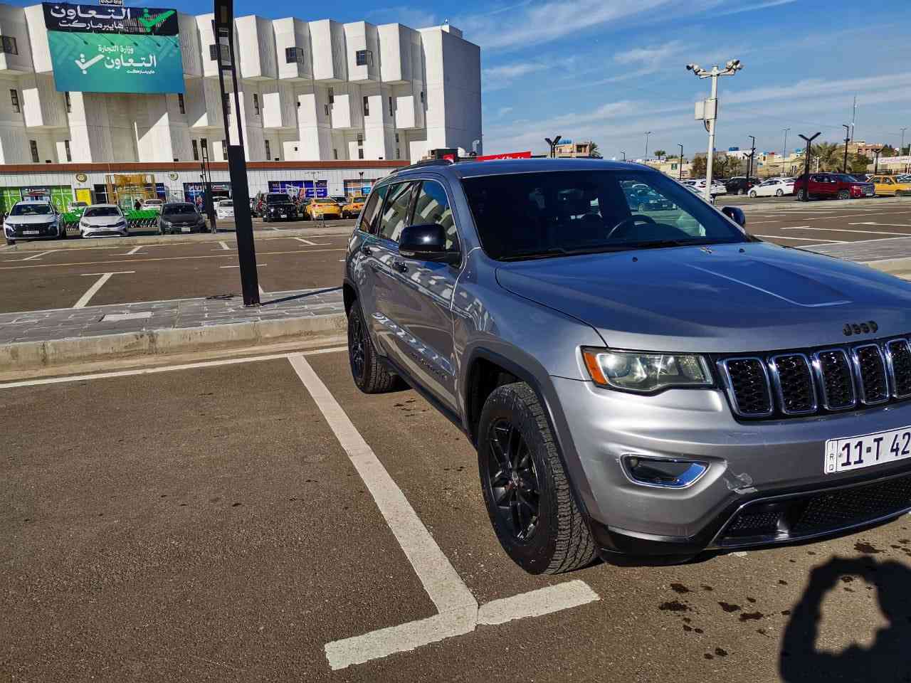 السلام عليكم
للبيع او مراوس 
جيب مديل 2018 فئه لمتدد 
السعر 192
ماشيه 71m
صبغ جاملغ وربع اصابع من باب السايق 
ولباقي مكفول من الصبغ 
ملاحضه بدون ايرباك 
بدون ايرباك 
4ويل 
السياره جديده كلش سبيرهه منازل 
منضومه زنون 
مكينه وكير غير مفتوحات 

مكان السياره الاعظميه 
للاستفسار ***********
