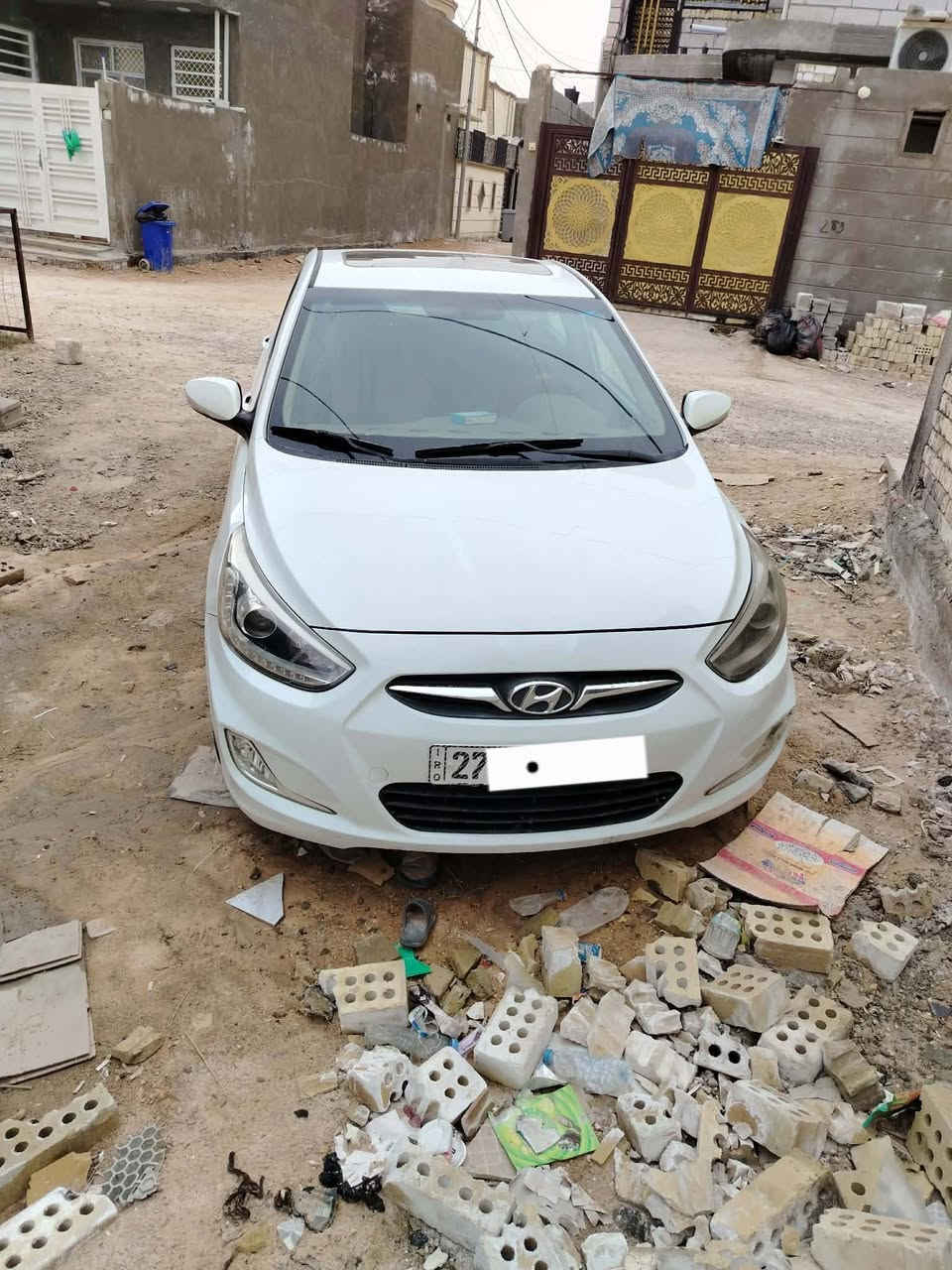 السلام عليكم...
اكسنت خليجي ٢٠١٤
اللون ابيض
المحرك ١٦٠٠ دكشن عالي 
فتحه بالسقف
شاشة تاب بيها نظام GPS
كاميرا خلفية
حساسات خلفية
ABS
EPS
ECO نظام اقتصاد البانزين
اشاير بالمري
كير اوتو وعادي
الداخل لونين
الجنطة تنفتح بالريمونت
تحكم استيرن جهتين
ويل كب خمس تايرات
حجم التاير ١٦
ضررها
اللايت الامامي والجاملغ اللي ويا ع البارد كد شبرين 
وشخط مال ستوته بالباب الخلفي  والصبغ ع كد الشخط
ماشية ٢٠٠ الف
مكان السيارة كربلاء
السعر 92 بي مجال
للاستفسار الاتصال على الرقم
***********

