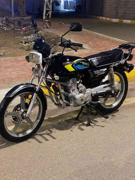 دراجه للبيع السعر 600 بيه مجال  كهربائيات كله شغاله مكفوله من كلشي موديل17 محدث 22 مكمرك وكامل عنواني الرمادي  للاستفسار على رقم ***********
