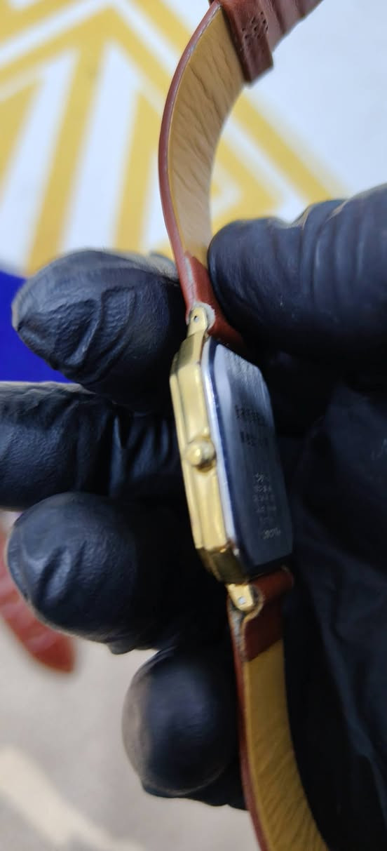 بسم الله الرحمان الرحيم
الى عشاق التميز والفنتج
ساعتان فنتج وجمال
الاولى ساعة جفري براند صناعة فرنسية انتاج نهاية الستينات من القرن الماضي نظام الكترونك طلاء ذهب والمينا طلاء فضة نظافة 98% سير جلد مضبوطة جدا بالوقت قطر 34 ملم شبه قشطة تصميم الاوميكا 11حجر .
والثانية سيكو تانك انتاج الثمانينات قشطة نظافة 98% قطر 28.7*36.6
تصميم اللونجين خمس احجار سير جلد
لتفاصيل اكثر او الحجز مراسلة الصفحة او الاتصال واتساب
***********
🌹الصدق والامانة شعرنا 🌹
