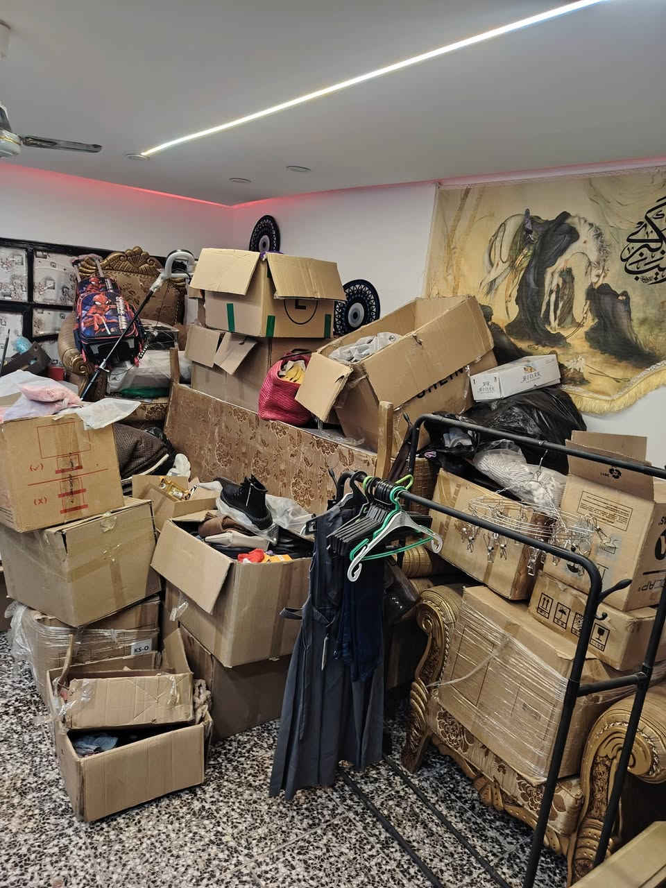 سلام عليكم عندي غراض تصفيت محل بيع شلع لحد يطب وكول ريد هاي وهاي بيع كلهن شلع وخير من الله بيهن غراض كلهن جددمن ملابس حذيه جنط تراكات شحاطات نساء هاذه رقمي. سعر ثلاثه ملاين وميتين       3200     ***********  بي واتساب
