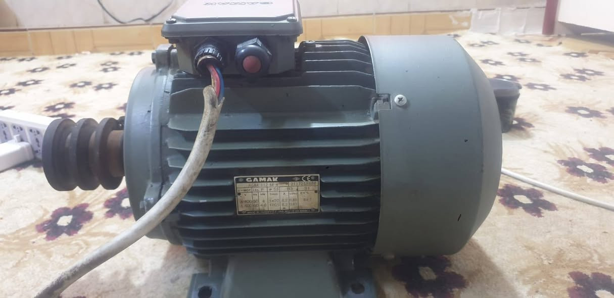 للبيع ماطور كهرباء صناعي ثري فيز، ٦ حصان تركي
مستعمل اخو الجديد، شغال ١٠٠٪ ومجرب
ما بيه أي عطل، نظيف جدًا وماداخل تصليح 
سبب البيع: ما محتاجه
السعر: (٤٠٠  ) قابل للتفاوض للجادين
الموقع: كركوك القادسيه 
للتواصل خاص أو اتصال: (*********** )
