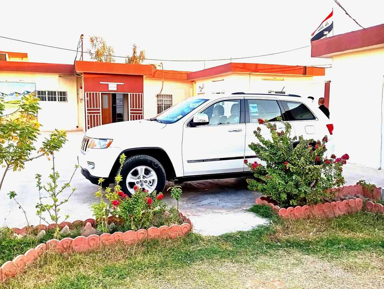 جيب لاريدو موديل ١١سيارة بصمه تشغيل عن بعد محرك وكير بشرط رقم بغداد تخم تايرات جدد وسعر مناسب ١٥٧ ***********
