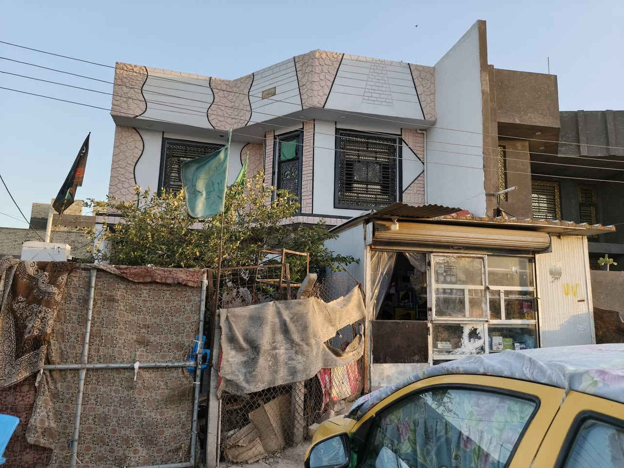 السلام عليكم بيت للبيع بلتاجيه طابقين طابو صرف على شارع 20
غرف نوم 4 صحيات داخليه خارجيه البيت كامل من كل النواحي 
لاستفسار لاتصال على هاذا الرقم***********
