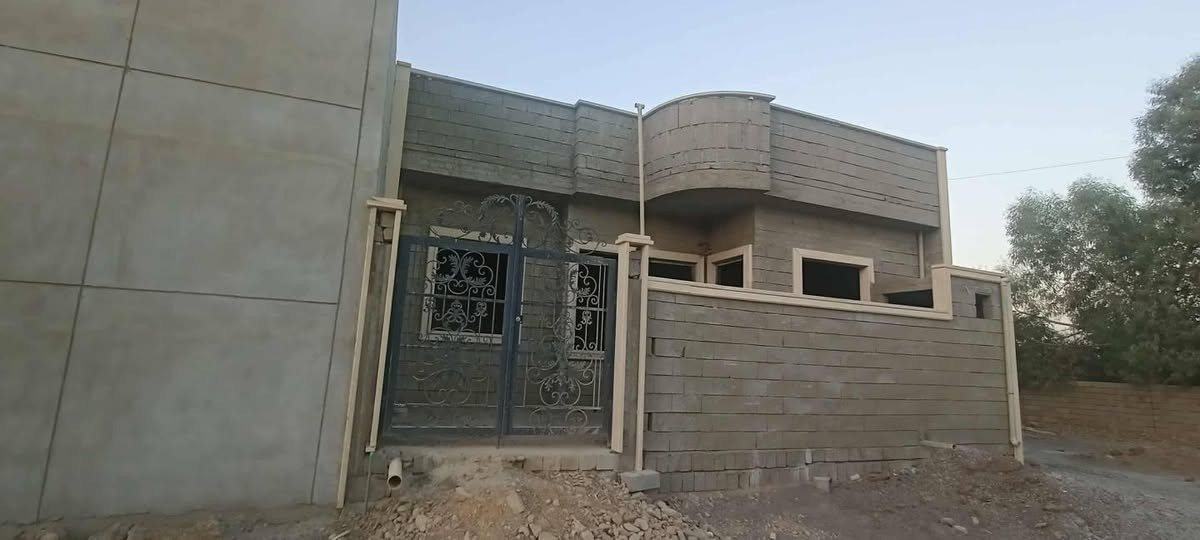 متاح هيكل 100 متر مربع بالقوسيات يم المدرسة الصينية
مشتغل مجاري صبه ارضيه
كوبنات حلان مع تطعيم بل وجه
واصل بي مرحله + خدمات كاملة+ مسحوبله خط مي 
سندابيض نموذج 25، وصل بلدية جديد 
السعر 30 وبيه مجال قليل،
للأستفسار  ***********
