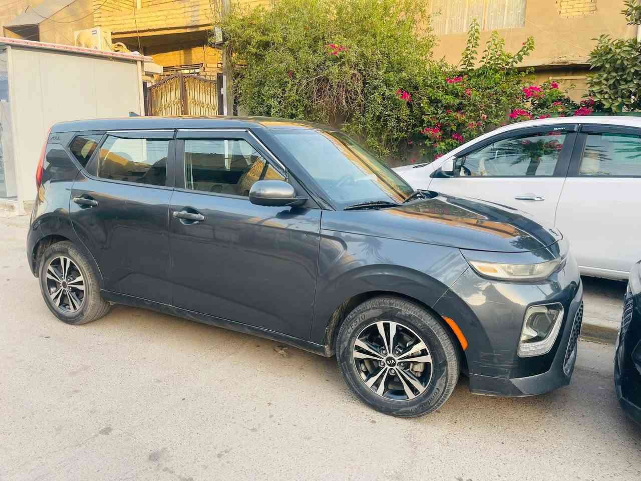 كيا صول 21
حادث امامي بدون شاصي
مبدل نفس اللون بنيد وجاملغ امامي 
رقم بغداد سنوية باسمي 
سيارة ماشية 78 m
سيارة جاهزة صدر تبريد 
محرك 2000 دوش 
رايدها ب120
***********
