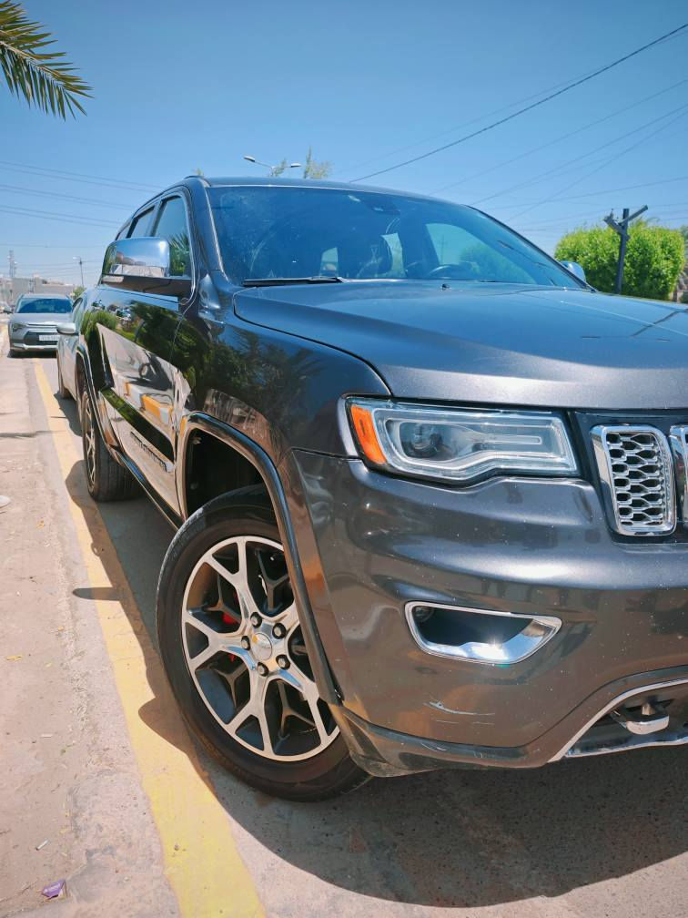 Jeep Grand Cherokee overland 2017
جيب گراند شيروكي اوڤرلاند 2017 
فول مواصفات وارد امريكي:

سقف بانوراما. 
جكات للتحكم بارتفاع السيارة. 
نظام اطفاء ذاتي عند التوقف. 
نظام توقف ذاتي عند الرجوع للخلف. 
شفتات استيرن. 
فور ويل  5 وضعيات قيادة. 
مري جانبية شفط
لايت زنون 
تشغيل عن بعد 
صندوك كهربائي
كشنات امامية كهرباء و خزن و تدفئة و تبريد والخلف فقط تدفئة. 
رقم سليمانية 
 جديدة ورقم جديد. 
السعر 220 
للإتصال
***********
*********** تكريت, صلاح الدين
