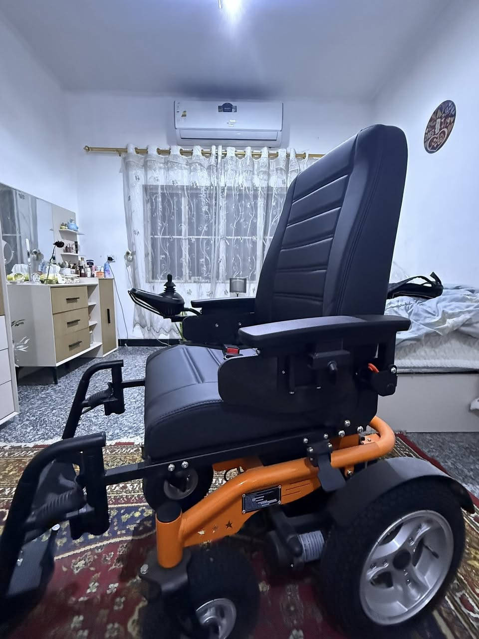 كرسي كهربائي جديد للبيع مع شاحن جديد لم يستعمل ابداً سعر 600الف وقابل للتفاوض للاستفسار ***********
