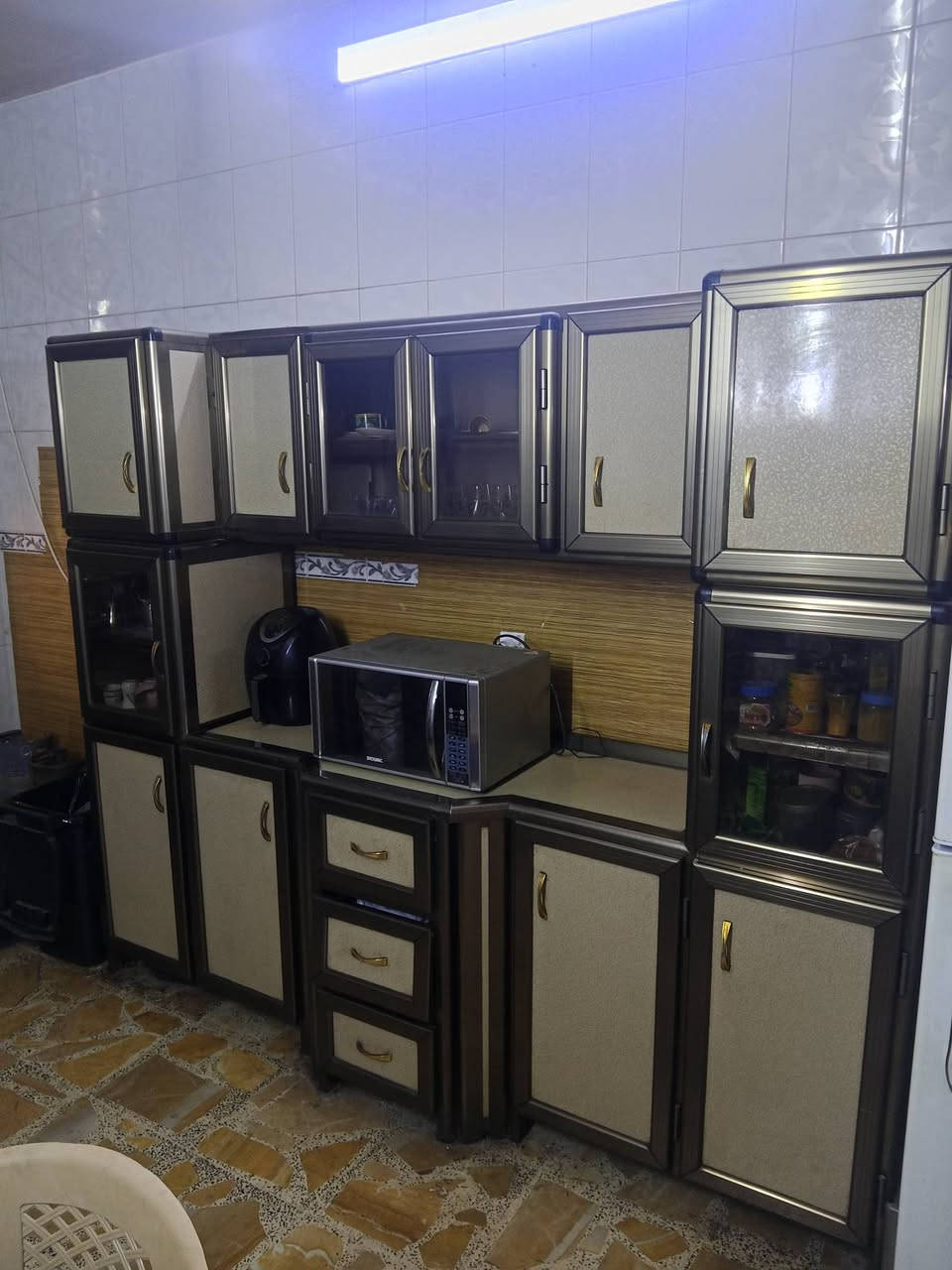 كاونتر المنيوم تسكام مستعمل بقياس2.50 م
والسنك 1.50 م 
للتواصل ***********
بغداد ____ الزعفرانية
