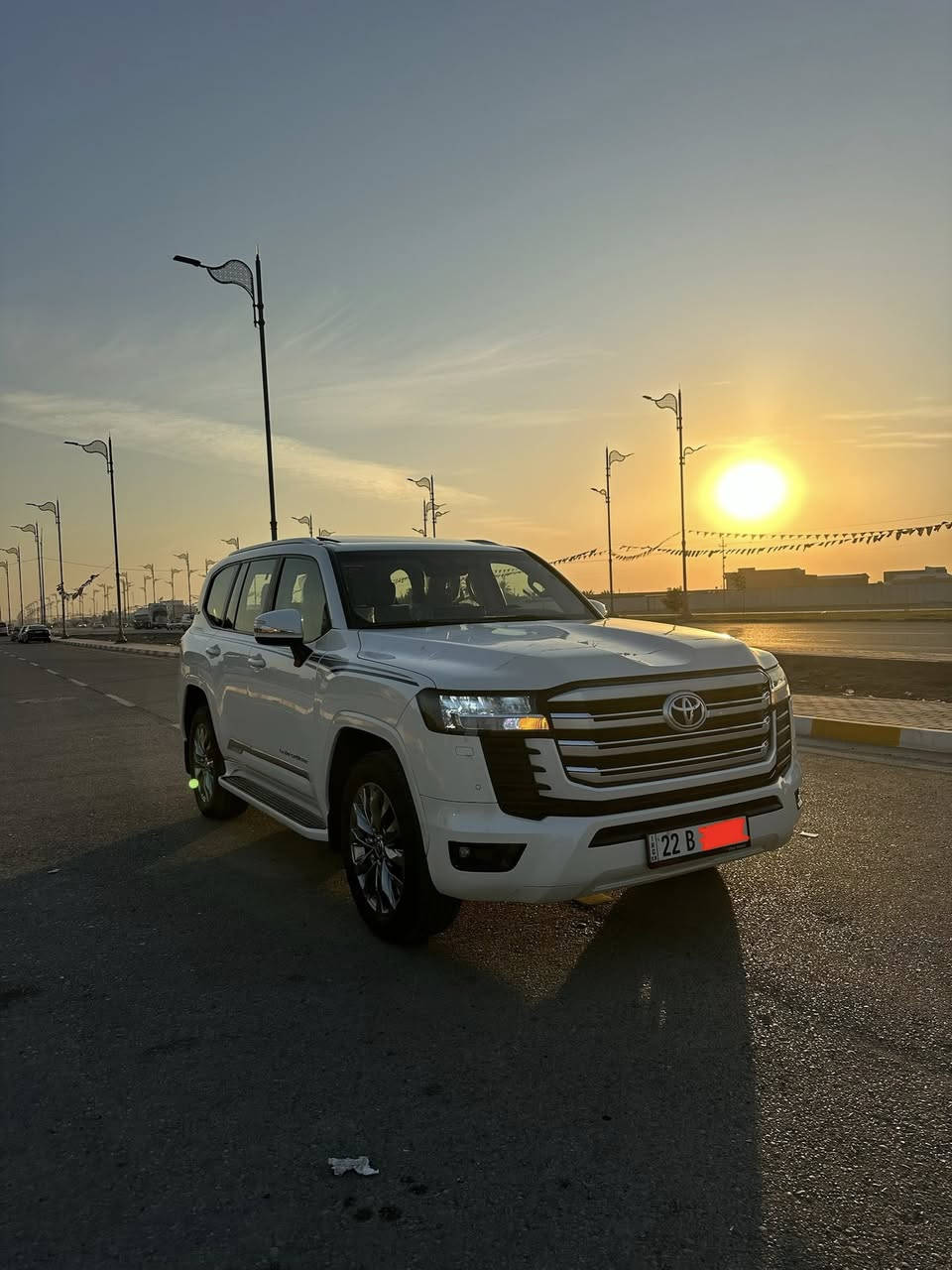 لاندكروز 2022 رقم اربيل باسمي ساز
6 سلندر محرك 4000 تنفس طبيعي 
كشنات جلد / كشنات كهرباء / جنطة كهرباء 
فتحة سقف / كامرة / 3 شاشات خلفية وامامية 
8 اريباكات / حساسات خلفية امامية / ابواب بصمة / وتشغيل بصمة وعن بعد / گلوب غطاء المحرك / مرايات قلاب وشفط / ماشية 56 الف كيلو متر 
السيارة كلشي بيها بلادي على وضع الشركة 
مكفولة من الصبغ والبارد 

مكان السيارة الصويرة / *********** 
السعر 610 $
