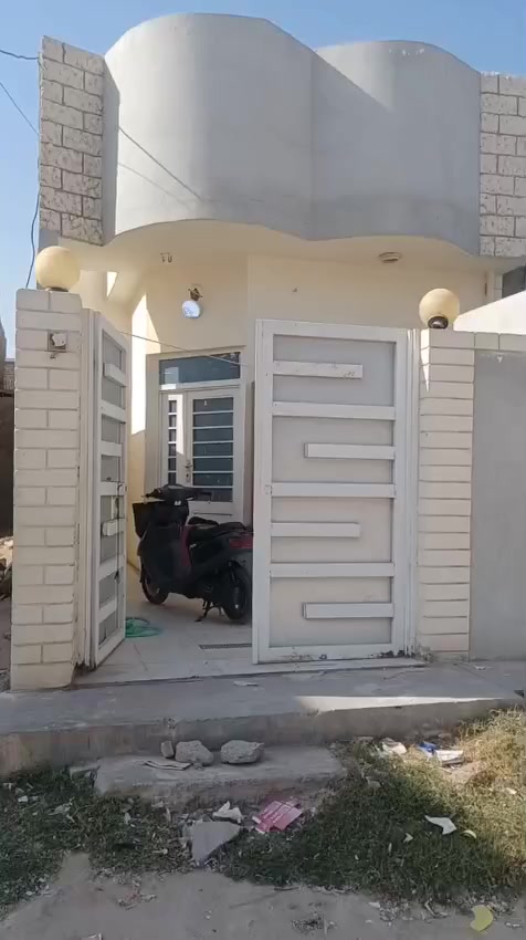 سلام عليكم عندي بيت للبيع أمن الداخلي 100متر يم أسواق علوش نضيف وحلو سعر ٩٠وبي مجال   شارع الظغط وهذا رقمي ***********
