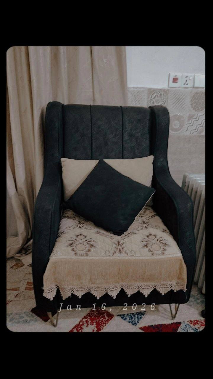 للبيع .
تخم قنفات مودرن اسود وبيج(كريمي) اللون 
هيه وتيلبستها ويهان 4 طاولات ويه ستايل 
مستعمل جديد نضافة 95% ممتعوبه ابد

السعر : 300 الف 
خساره بيها بس مستعجل ببيعها
للاستفسار واتساب : ***********
