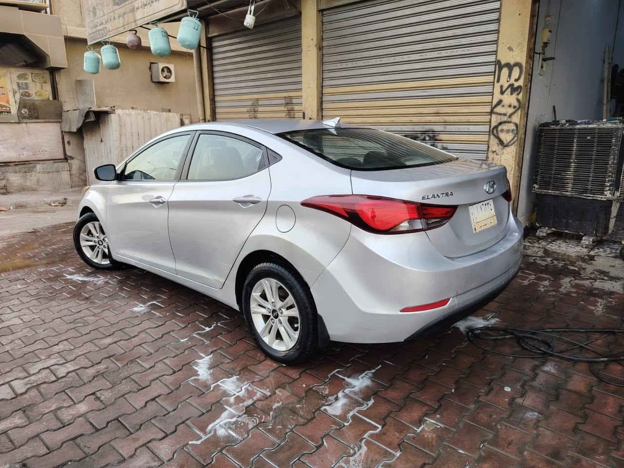 السلام عليكم
النترا ٢٠١٦ رقم واسط مكانه كوت مركز مدينة
محرك ٢٠٠٠ دوش 
 بيه تحكمات جهتين وكشنات تدفئة مانع انزلاق نظام Eco و٣وضعيات قياده
حدادية ١٠٠ جديده 
بيه بس بنيد مبدل ورشه صغيره بالهلال دواخل شواصي لغود تكم حوض مكفولات
للإستفسار ***********
