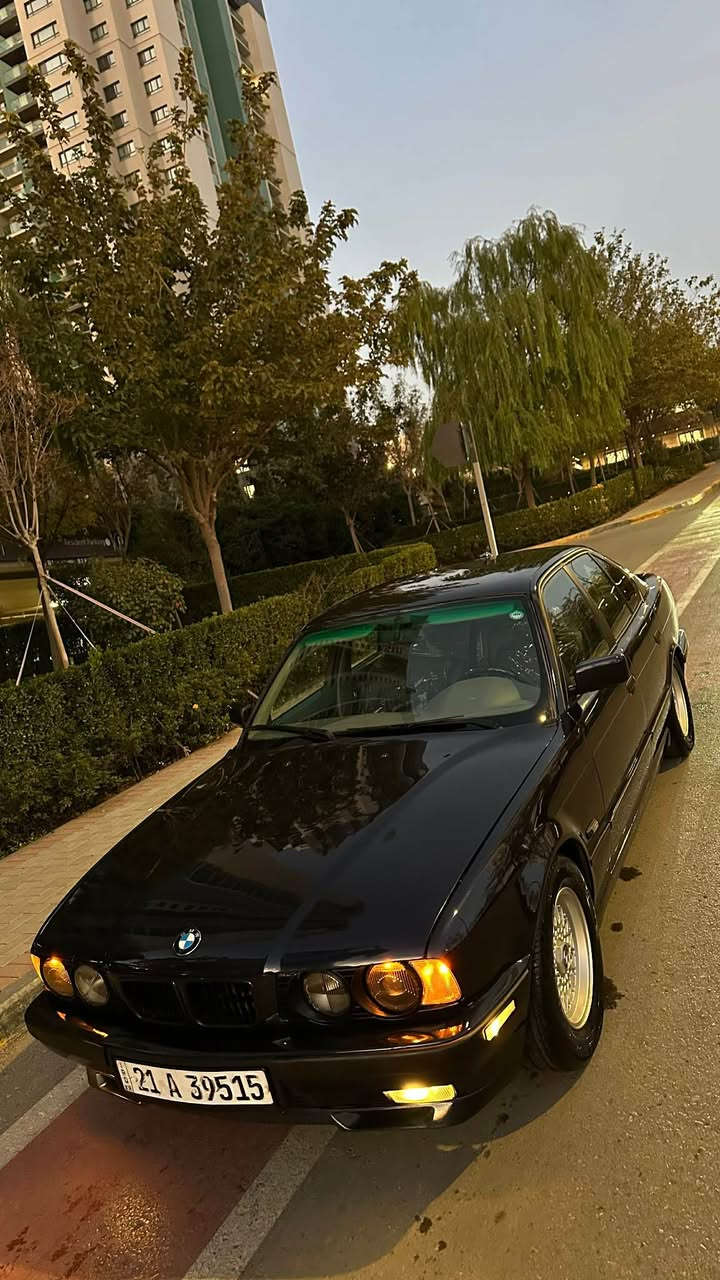 BMW e34 525iA 1995

سڵاو هاورێیان ئەم سەیارە بۆفڕۆشتن 525بیلاد تۆماتیک مۆدیلی 1995جە گێڕو مەکینەو کارەبایەتی بەشەرت ڕەنگی نیلی حام بۆیاخ بێلێدران چوارتایەو ویلی حەسیری لۆکی لە ژێرە

ABS کوشنجڵد تەلەفونی بیلادی دەبڵ ئێرباگ ناوفۆرمیکا چوارجام کارە با  

Mپێش گەورە دەحامی

سەنەوی ساڵێکی ماوە بەسەر چێت بەناوی خۆمە وەیە وەکالەو خرامە و هەمو شتێکی بە شەرتە 

شوێن سلێمانی
*********** السليمانية, العراق
