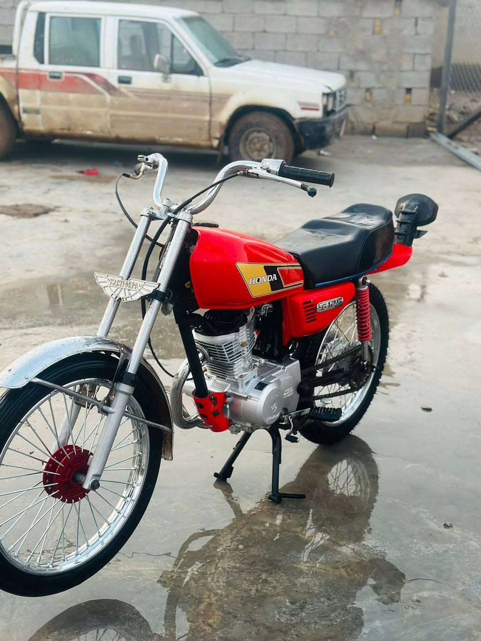 سلام عليكم دراجه للبيع سيجي 25 والغراض كلها 26 دراجه بعدهي ع السحك ثاني تبديله دهن شاصي 20 اوراق اصولي الدراجه لاتنقيص ولاتبخير ولامفتوحه مكفوله من كلشي مكانها الغراف سعر خاص مامتواجد ع الفيس هذا رقمي *********** واتساب واتصال وانا خادم للشراي
