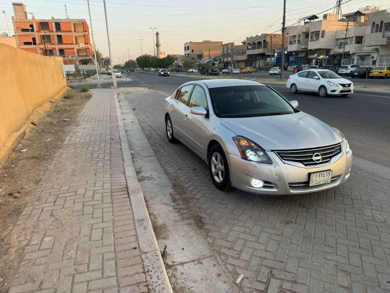 السلام عليكم ورحمه الله وبركاته 
اعلان بيع 
اكو ارخص؟؟ اي نعم اكو وبالعافيه عليك وعالبايع 
متعجبك صلي عالنبي وعوفها احنه اخوان والحديده تروح وتجي 
للبيع نيسان التيما فئه Sموديل 2012 
رقم كربلاء مشروع وطني 
محرك السياره اربعه سلندر حجم 2500cc 
اللون رصاصي 
ماشيه 153 الف كيلو 
هذا العداد هيج يكول 
المكينه بحاله جدا ممتازه ومبدله بهاي السنه من الالف للياء 
الكير بحاله جيدة جدا 
التايرات بحاله جيدا جدا والامامي مبدله بالعيد  زوج 
منظومه التبريد بحاله جيدة جدا
الداخل بحالة جيدة جدا كشن السايق بي شك من الجانب 
القطع المتضرره 
باب السايق مصلح ومصبوغ والباب الخلفي صبغ فقط بدون اي تصليح 
السياره شادلها شاشه اندرويد نوعيه ممتازه مع كاميرا فول HD 
منظومه لايتات كلها LED 
عدسات ناصي وبيها خط عالي 
والعالي ايضا LED والبروجكتر ايضا 
6 سماعات مع مضخم صوت خفيف صوته حلو 
كهربائيات السياره مابيها ولا جطل ولا تحوير 
السياره بيها نقوصات بسيطه نتفاهم عليها من تتصل  

مكان السياره بغداد / حي الجهاد 
السعر 94$ 💵 ورقه
للاتصال     ***********
