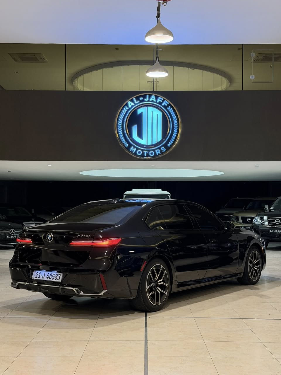 السلام عليكم
 Bmw 740 individual
موديل 2024 ,السيارة طلب خاص فول مواصفات بانوراما وابواب بصمة وتشغيل عن بعد ورادارت امامي وخلفي ونقطة عمياء واوتو بارك واوتو بايلوت قيادة إلية و٤ كامرات وصندوك وابواب شفط وانارة متعددة الالوان وكشنات جلد وتدفئة وتبريد وكهرباء وميموري  وداتا شو (hud) وشاشات بالابواب الخلفية تتحكم بكامل السيارة وبردات خلفية ومواصفات هواية متخلص  وارد امريكي بيهة قطعتين صبغ بدون دواخل بدون ايرباك.  وماشية 30 الف 
السيارة مرقمة سليمانية الجديد وبيهة كتاب تضليل من دائرة المرور
السعر: 685  ورقة 
للأستفسار: ***********
العنوان: السليمانية المعارض الجديدة (الجاف موتورز)
