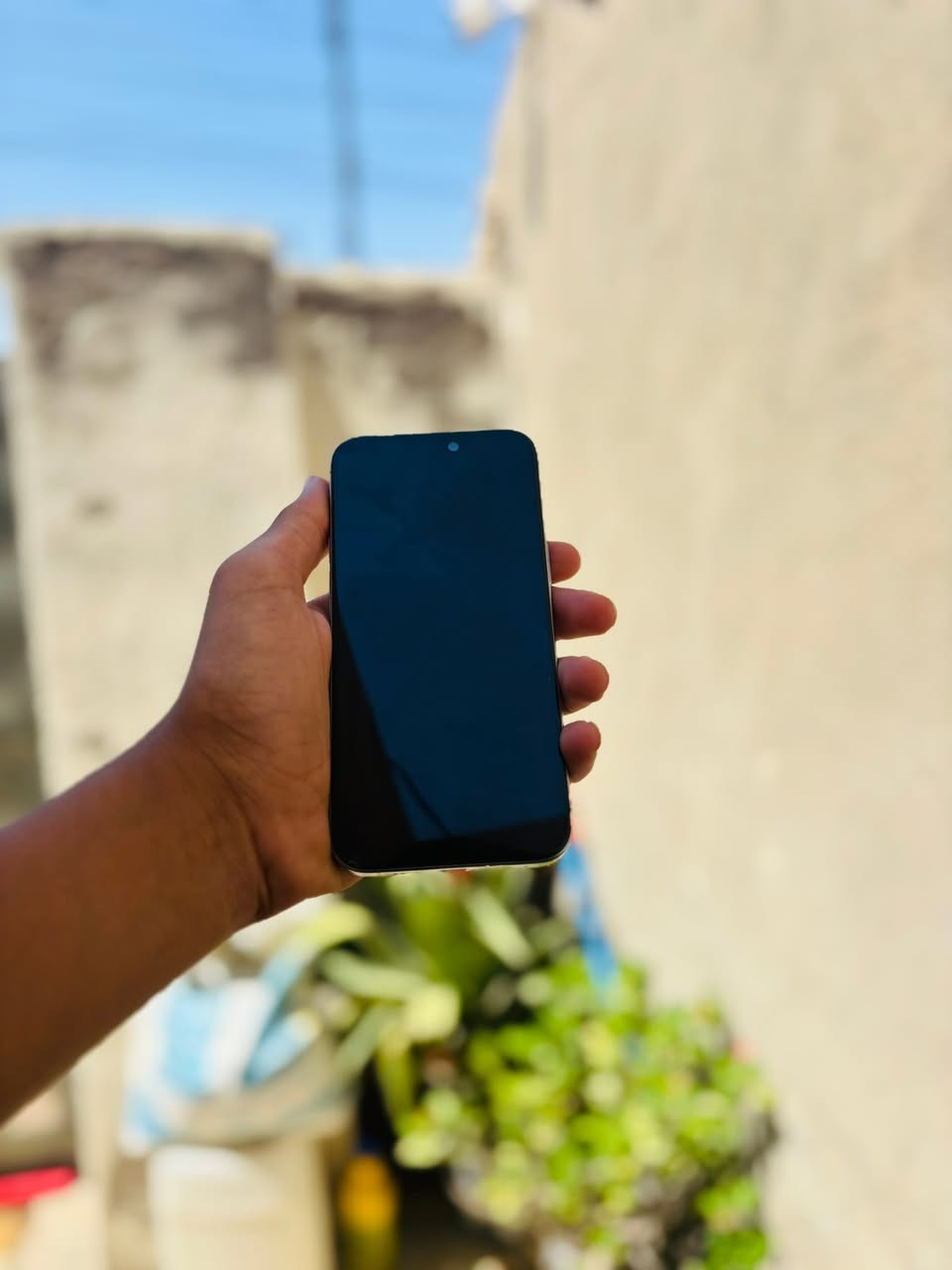 السلام عليكم للبيع ايفون 15pro max ذاكرة 256 بطارية 81بلادية نضافة100/100 ما مبدل بي شي الجهاز ماستر مطابق الكارتون وتر بروف السعر مليون و٢٥واتصل عل رقم***********
