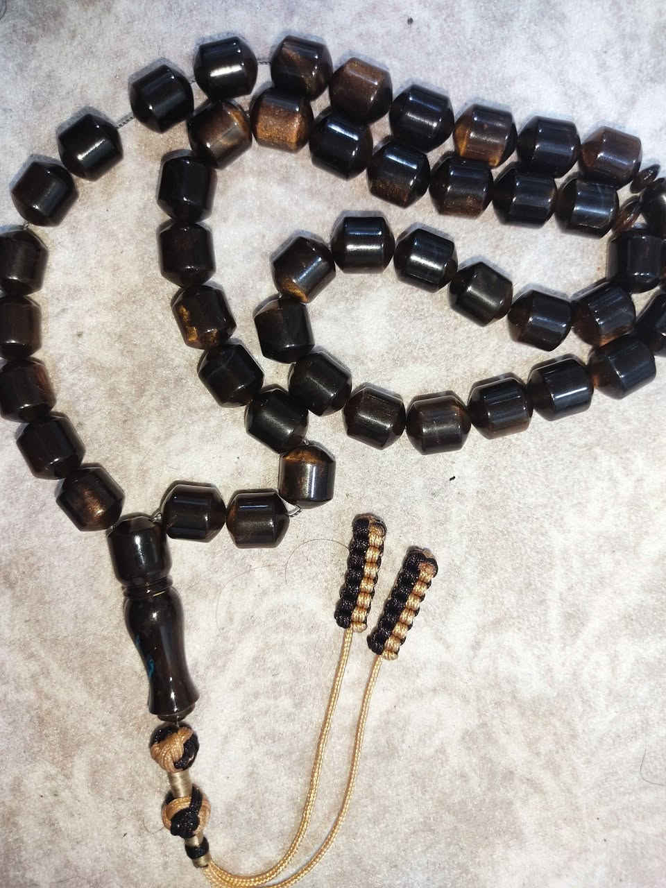 سبح  بكلايت الماني خراطة تركية يدوية بالكامل الكركوشة حياكة يدوية بالكامل 
عدد الخرز ٤٧
عدد الفواصل ٢
ثقوب الشاهد للخيط ٢
جميع الكلام المذكور مذمم عليه 
سعرها ٥٥ الف مكاني بالنجف الاشرف  
السبحة مشرية بسعر الجملة من مصدر موثوق يعني بكلايت الماني بشرط الفحص والسعر المناسب للقطعة 
جميع الخرز تحتوي فاير ذهبي جميل جدا 
رقم الهاتف ***********
ماعندي بس هل سبحة النجف, العراق
