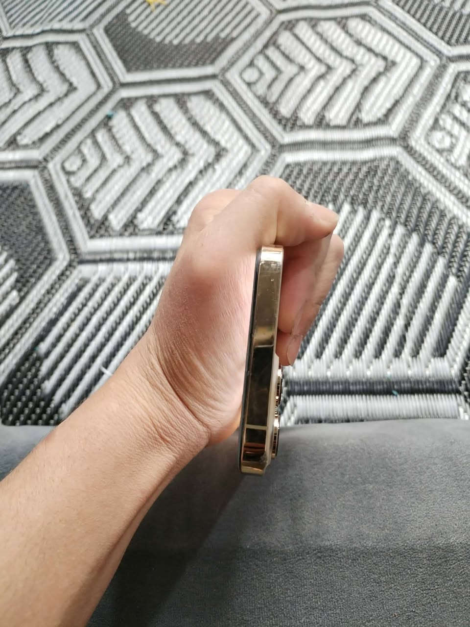 سلامو عليكم  ايفون ١٣برو ماكس موبايل جديد بطاريه ٩٥لا مبدله ولا مرفعه شرط شاشه متبدله 
سعرو ٥٠٠وبي مجال 
مكان موصل ايسره
***********
