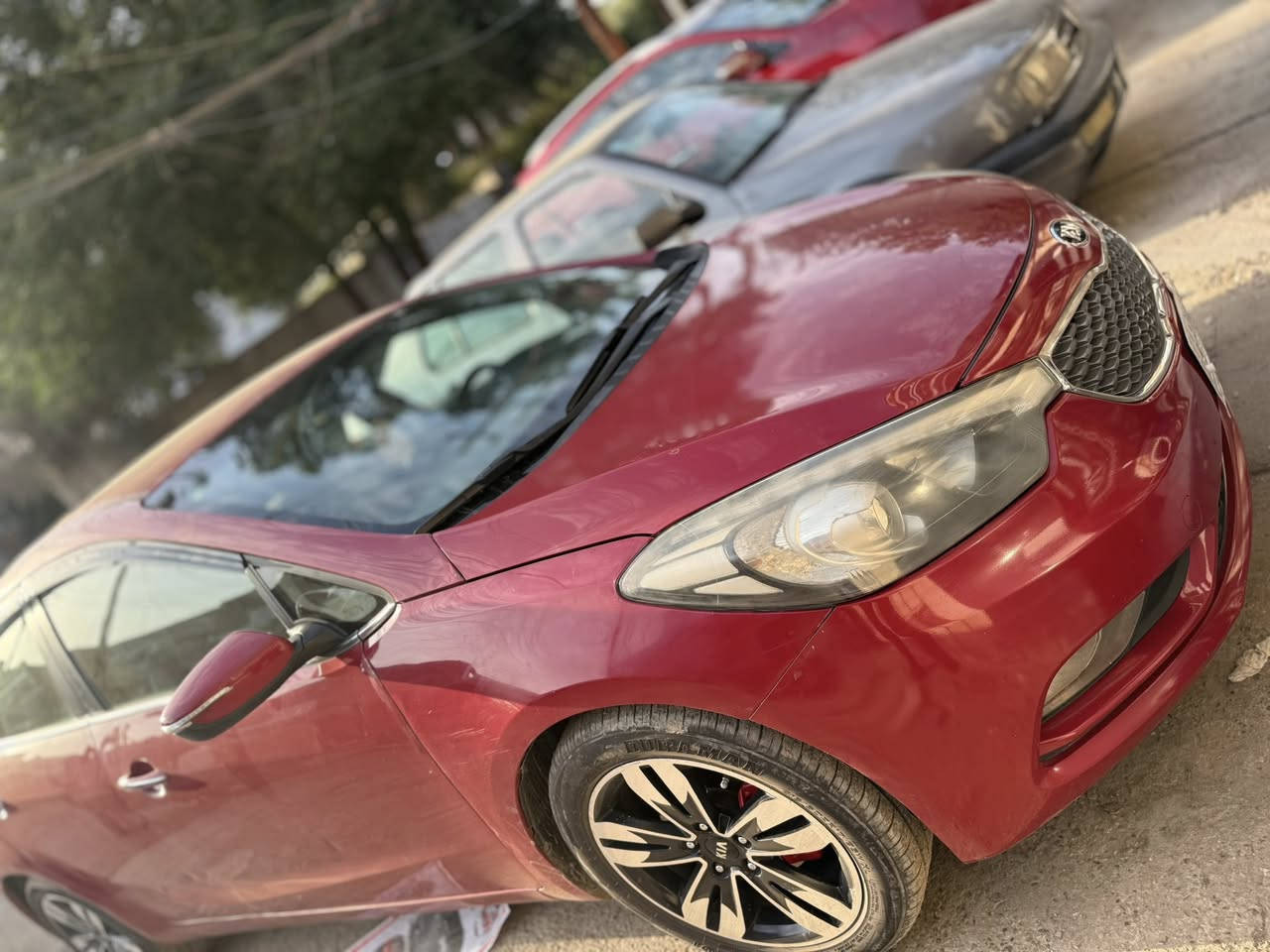 كيا سيراتو خليجي 2016 فول عدا البصمه تبريد قطعتين
رقم بغداد  ب اسمي ماشيه 150 
بيهة حادث بصندوك مواصل شاصي مصلح وكآمل بيهة تلحيضات بالبنيد بالصبغ بسيطه مكينه كير  تبريد خير من الله 
جواها تخم تاير كوري وتخم ويل كب جديد لبارحه شاده سياره كامله من كلشي . ما احب أتعامل سعرها قفل 100  وممستعجل ع بيعتها الي يجي يعامل ويكلي حك الجية فلايتعب نفسه ويجي .
متواجد واتساب  ***********
