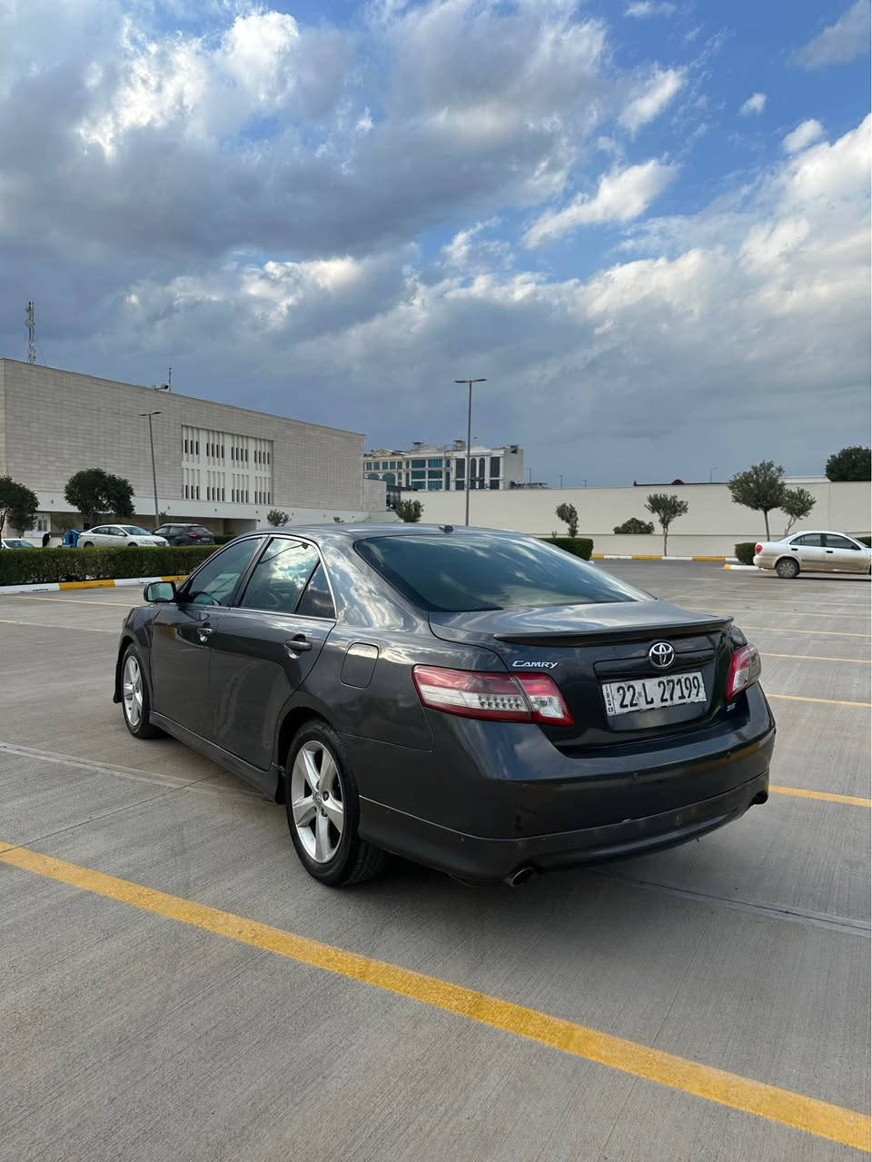 كاميرى 2011 نه وتى يه مريكى  بيلادى سپورت فول مواسه فات كوشين جلد و هيته ر گيج شه معه بيلادى سلايد ده بل سليونسا زور خاوينه سياره كه 4 پارجه ى سبوغه باقى هه موو جيانى به شرت نرخ 90$ ژم *********** أربيل, العراق
