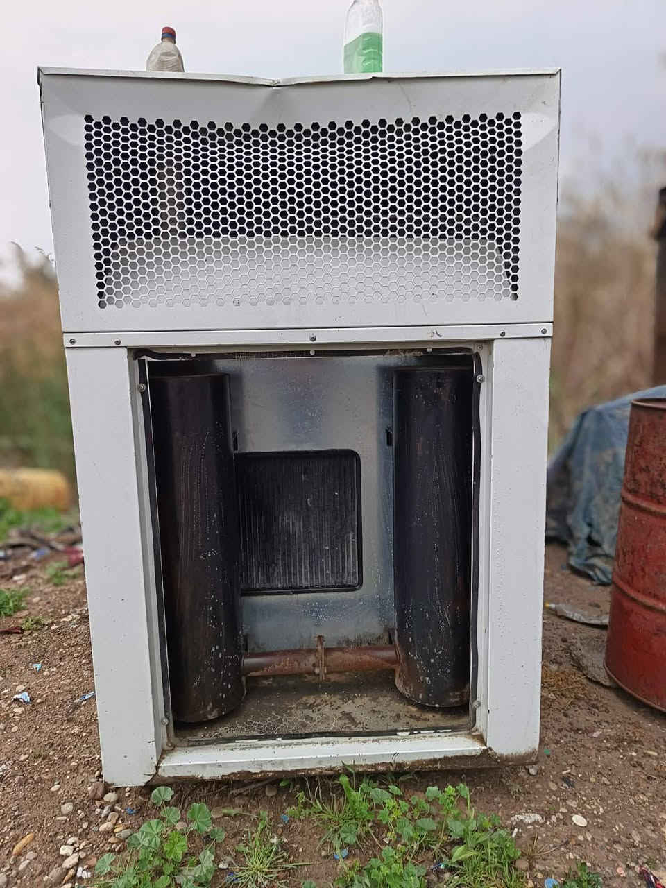 السلام عليكم
للبيع دويس.                  ASCOT
راس توليد            23 KV
تشغيل اوتو
كاتم 
شرط لا تنقيص ولا تبخير 
 السعر.       23$
للاستفسار.           ***********
