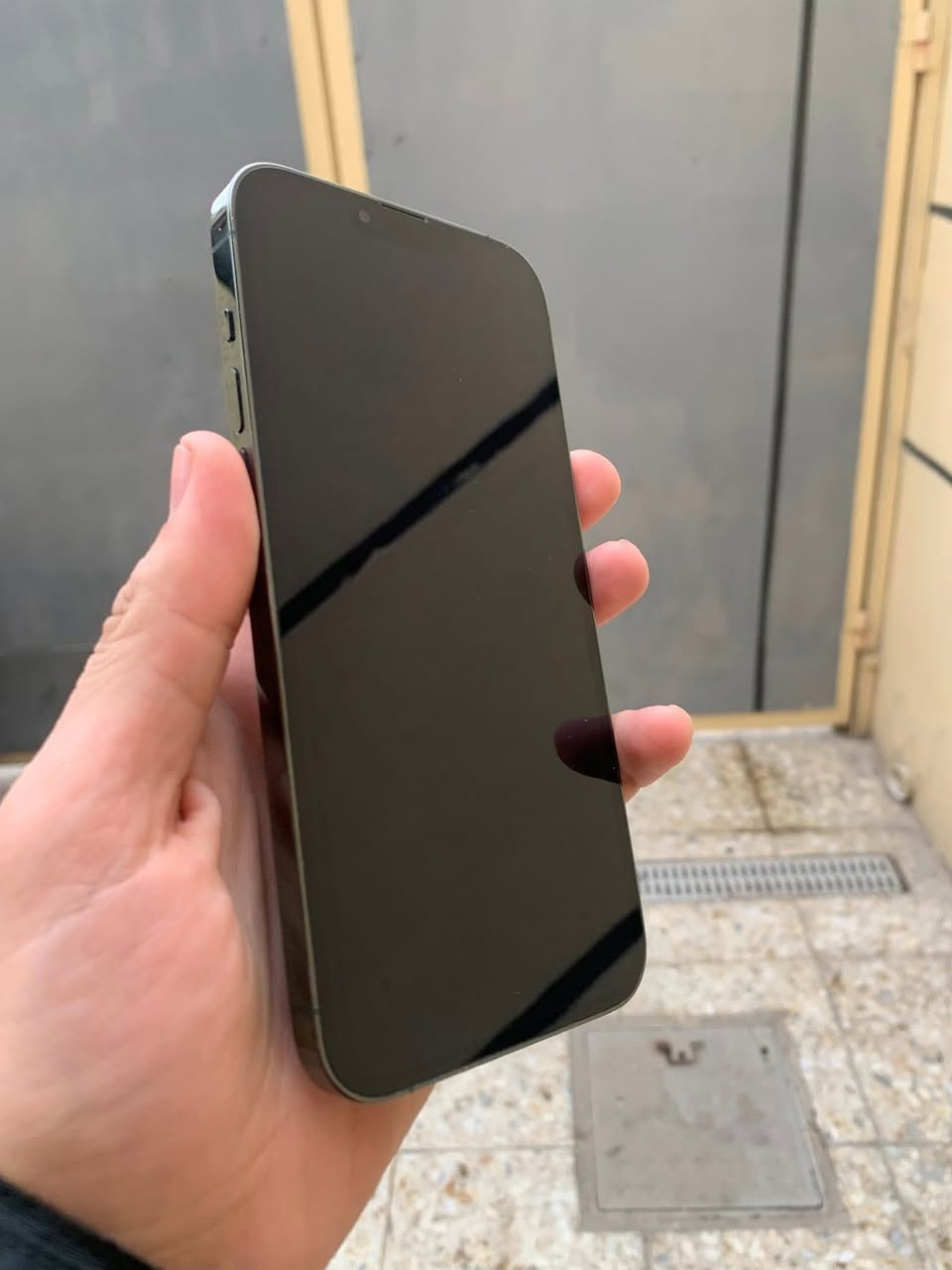 ايفون 13 برو ماكس للبيع ***********
