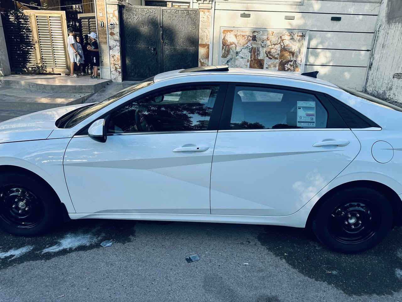 � للبيع هيونداي النترا 2024 خليجي (فول مواصفات) 🚘
▪️ محرك 2000 سي سي
▪️ ممشى 48 ألف كم
▪️ فتحة سقف
▪️ شحن لاسلكي
▪️ حساسات أمامية وخلفية
▪️ تبريد  أمامي وخلفي
▪️ داخلية جلد
▪️ أرضية مدوشمة بالكامل
▪️ كشنات مدوشمة مع جيس حراري
▪️ السيارة نظيفة جداً واستعمال شخصي

🛠️ ملاحظة: الجاملغ مصبوغ أثر دعجة دراجة فقط.

📞 للاستفسار والاتصال:
***********
📱 نفس الرقم واتساب

📍بغداد الدوره 
السعر 177$
