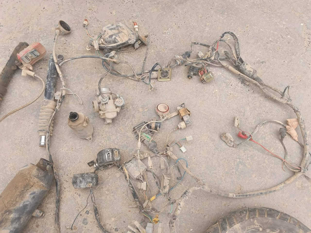 السلام عليكم  السعر قيم وأخذ   ظفيره  فتحتها بأيدي حتى قواعد الكلوبات بيها وسلف ودبل كامل هوه وحساس الدهن والبريك يعني بعدهن متصلات بالظفيره وياله نظيفات وبعد هواي شغلات اني فاتحن بيدي كلشي شغال  حتى شاصي موجود مكاني الجسر الدوار


**إذا كنت صاحب هذا الإعلان وتريد حذفه لأي سبب، رجاءا أرسل رسالة إلى الدعم الفني**