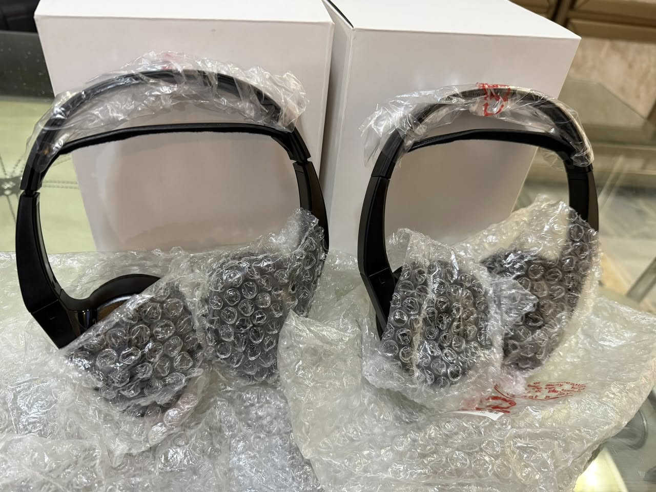 السلام عليكم سماعات لاندكروز اصليه لللبيع مال موديل ٢٠٢٤ جديده غير مستخدمه  رقم الهاتف ***********سعرها ١٣٠ الف
