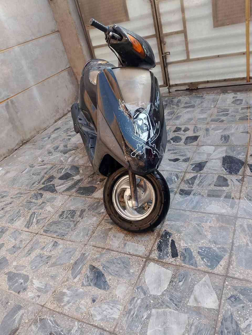 دراجه بريز للبيع  كلشي ما بيهة شغاله دراجه خير من الله اي نقص ما بيهة وعلي الدراجه ما متعوبه حلوه ونضيفه كهربائيات كلهة شغاله بس السلف عطلان هندر تشتغل دراجه حلوه زضيفه السعر /375 ) الرقم *********** موجود واتساب
