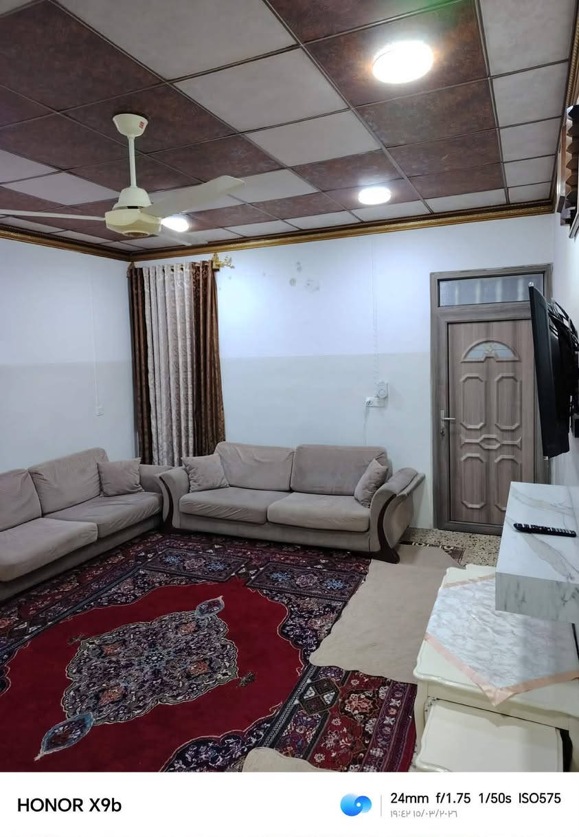 بيت للبيع موصل جانب الأيمن موصل الجديدة شارع بغداد قرب مطعم الجندول
 مساحة 225 واجه 10 عمق 22 ونص البيت طابقين 
 درج داخل خارج كراج جبير يسع 3 سيارات
 يتكون من 5 غرف نوم  مطبخ 2 هول 2 حمام 2 واستقبال ومنور. L صاحبو الشرعي موجود 
السعر 115 وبي مجال بصيط   سند طابو ملك صرف  سند 2023 بسم شخص واحد فقط اي ستفسار ع خاص


**إذا كنت صاحب هذا الإعلان وتريد حذفه لأي سبب، رجاءا أرسل رسالة إلى الدعم الفني**