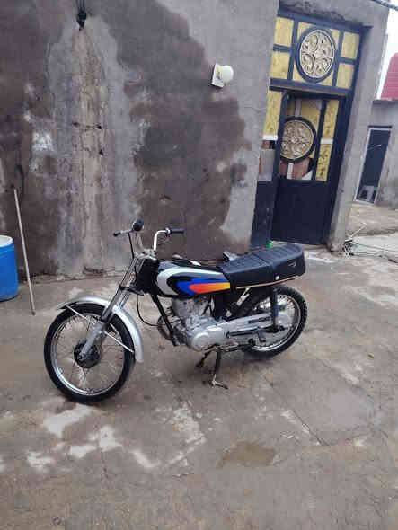 سلام عليكم دراجه نامه ادوات دراجه كلش نضيفه ومكينه جديده سعره 500 وبيهه مجال قليل حك جيه مكاني زبير رقمي ***********
