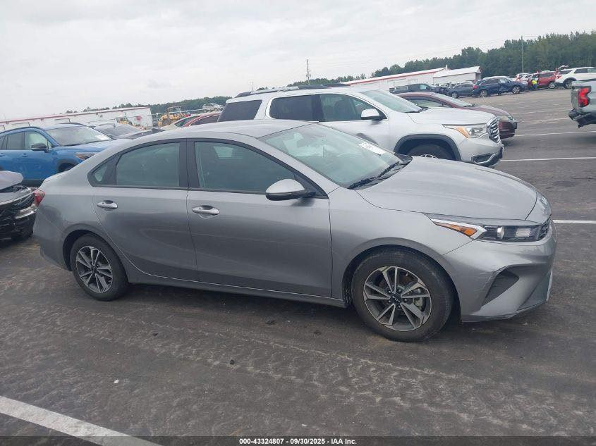 السلام عليكم 
للبيع فقط
كيا فورتي
موديل 2024
نص فول 
فئة ( LX )
حادث واضح 
حادث جانبي
بجم كبس
بدون ايرباك 
محرك 2.0 
سياره حلوه
السعر الى الميناء ( 107 ) ورقه 

للتواصل متوفر فقط ( اتصال + واتساب) 
***********
