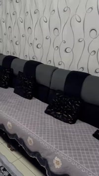 هذا ديوان نضيف وجديد للبيع للاستفسار والتواصل خاص او ع الرقم 077082725...