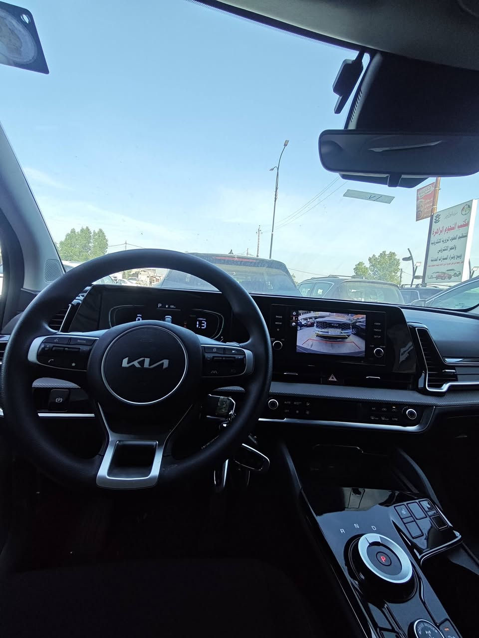 Kia Sportage 2023 EX
السياره فول مواصفات ما عدا الفتحه بصمه شاشه كبيره سايد بريك دكمه شاشه كبيره متصله وغيرها من الواصفات الراقيه 
سعرها 220 ورقه وبيها مجال 
شراي ***********
