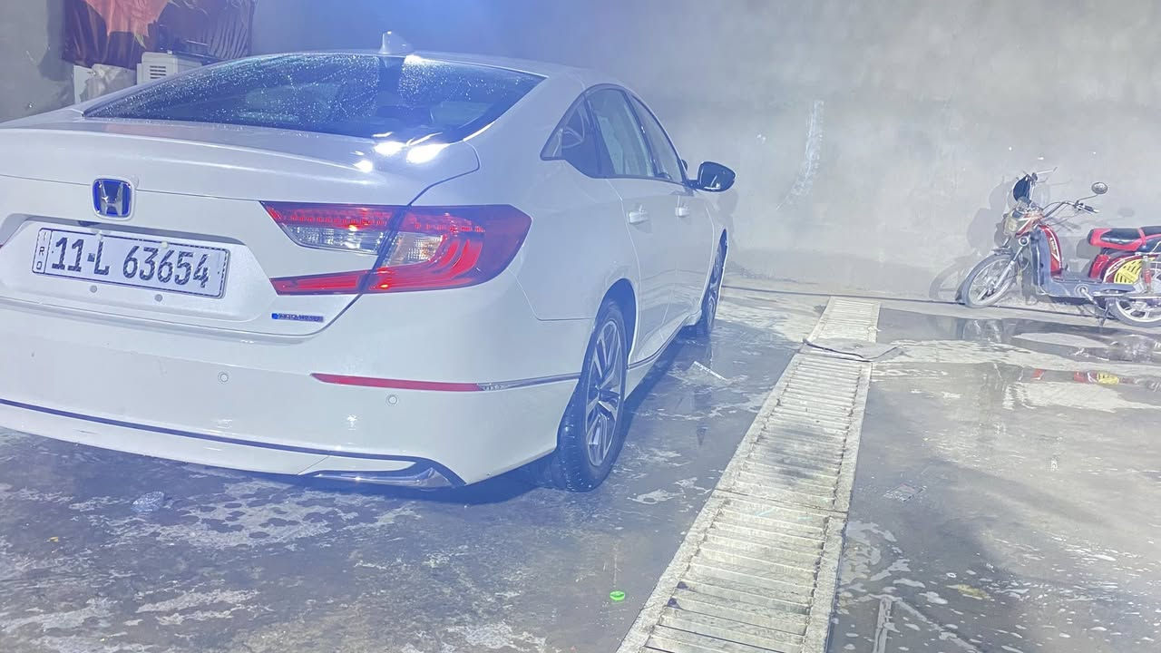 هوندا اكورد هايبرد  2022 ابيض صدفي فول مواصفات EXL
محرك 2000 

تشغيل عن بعد 

كشنات جلد كهربائي 

نقطه عمياء 

4 أنظمة ايكو سبورت عادي كهربائي (EV) 
اوتو هولد 
هاند بريك دگمة 

هواية مواصفات ومعروفة مواصفاتها 

السياره جديده مابيها قطرة صبغ ضربتها خفيفة معدلة عالبارد 

للتواصل 

***********
