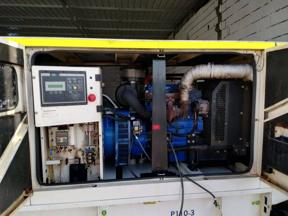 السلام عليكم مولد للبيع بيركنز أوربي بلادي كله شركه ١١٠ كيفي سوبر ونتر كلر السعر ٦٥ ورقه مكان الفلوجه *********** أثير ***********
